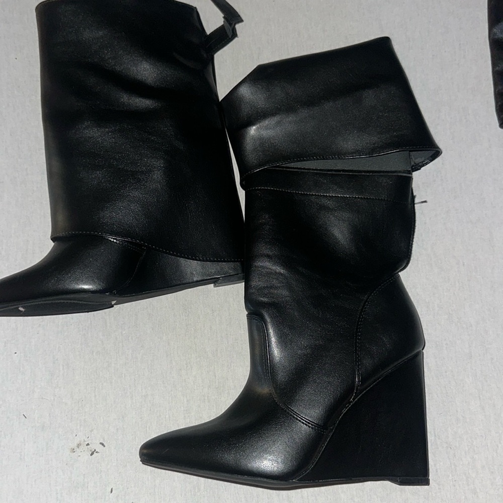Womens Size 8 Leather Boots.